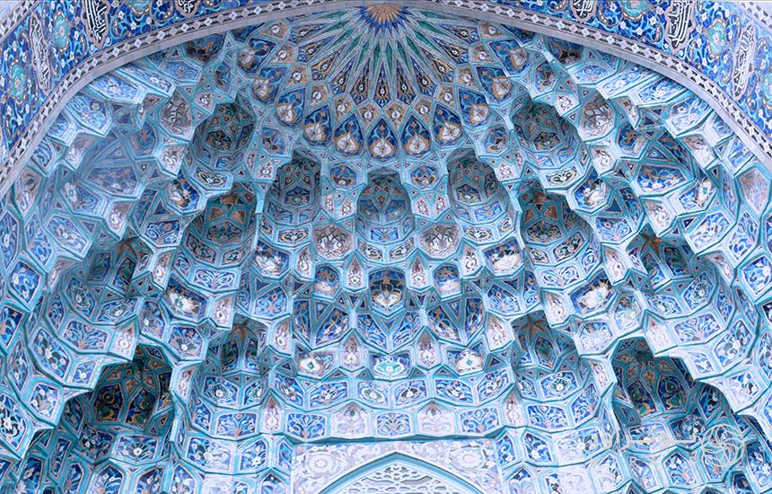 کاشی‌کاری‌های آبی‌رنگ در سقف مسجد کبود تبریز